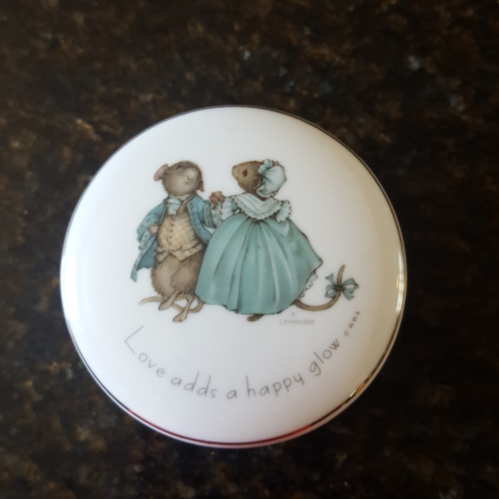 Tiny Talk trinket box